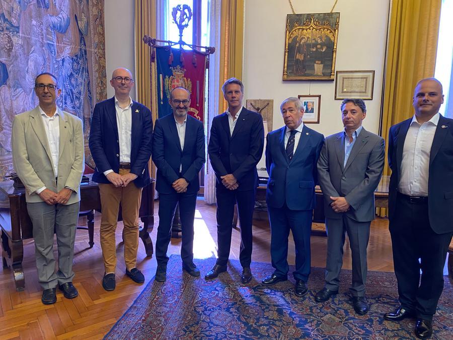 Cagliari, il principe Emanuele Filiberto in visita a palazzo Bacaredda