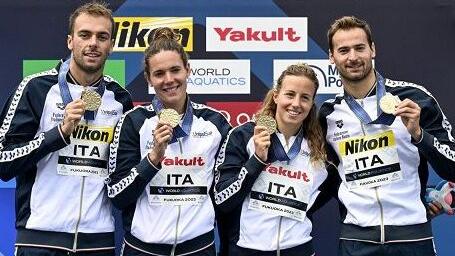Gregorio Paltrinieri, Barbara Pozzobon, Ginevra Taddeucci e Domenico Acerenza: sono i quattro moschettieri della staffetta 4x1500 che hanno conquistato l’oro ai Mondiali di nuoto di Fukuoka