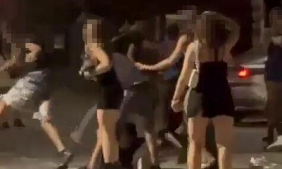 Un altro pestaggio a Vada: ragazzo accerchiato in strada
