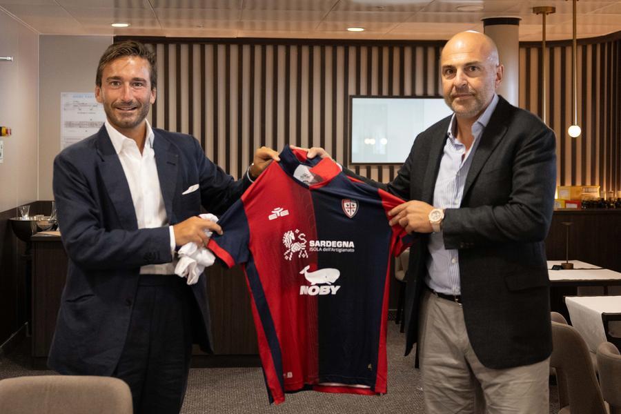 Moby è il nuovo sponsor sulla maglia del Cagliari