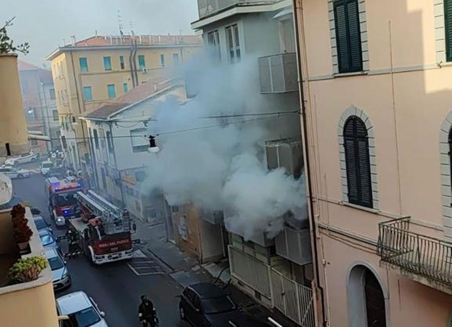 Pisa, la confessione dopo il rogo: «Ho appiccato io il fuoco in casa»