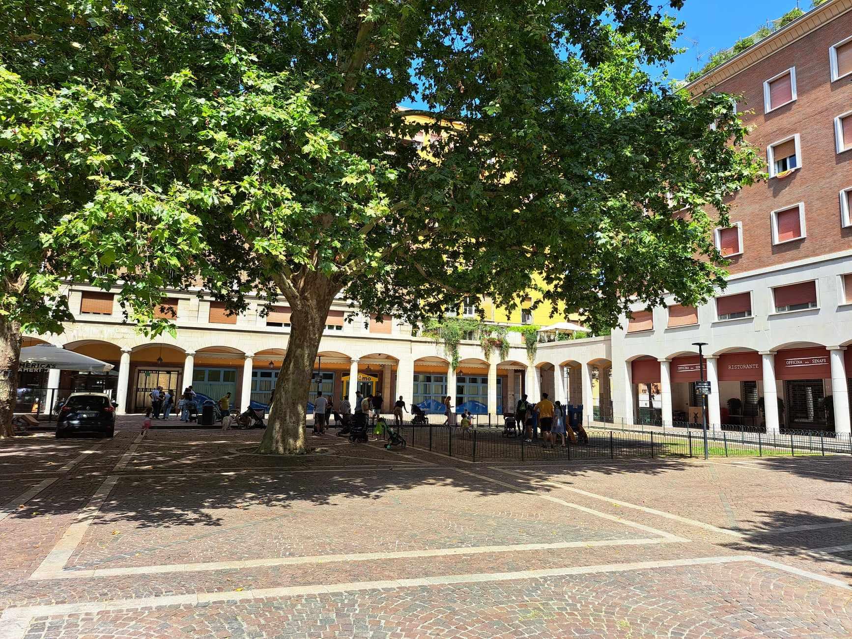 Modena, i commercianti bocciano il centro: allarme sicurezza per nove su dieci 