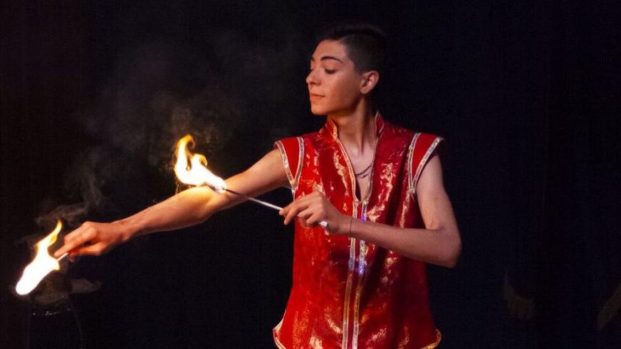 Riccardo Serra di Arzachena ha 17 anni e un sogno: «La vita affascinante del fachiro»