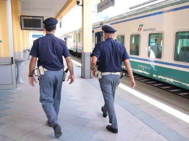 Pisa, diciottenne con un etto di hashish: arrestato<br>
