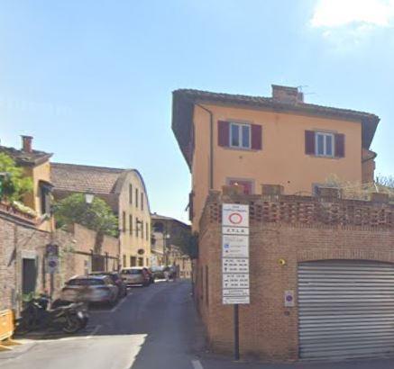 Uno dei varchi della Ztl in centro a San Miniato