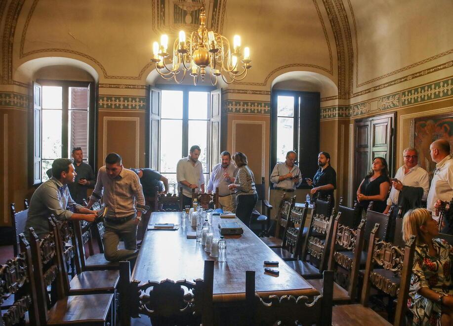 Una riunione della Commissione partecipate all’interno di una sala della Palazzina Regia di viale Verdi (foto Nucci)
