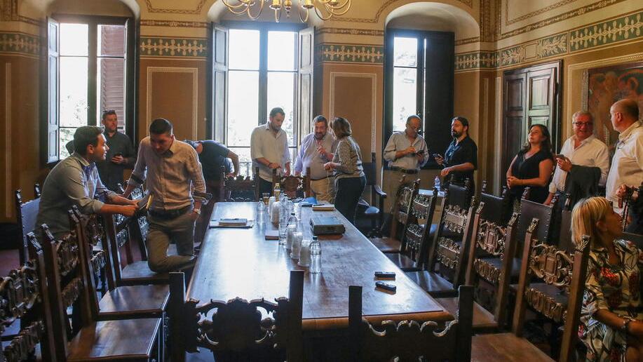 Una riunione della Commissione partecipate all’interno di una sala della Palazzina Regia di viale Verdi (foto Nucci)