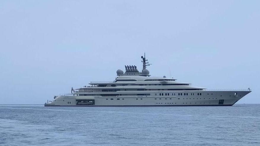 Il superyacht arabo approda all’Argentario: è la decima “meraviglia” più grande al mondo