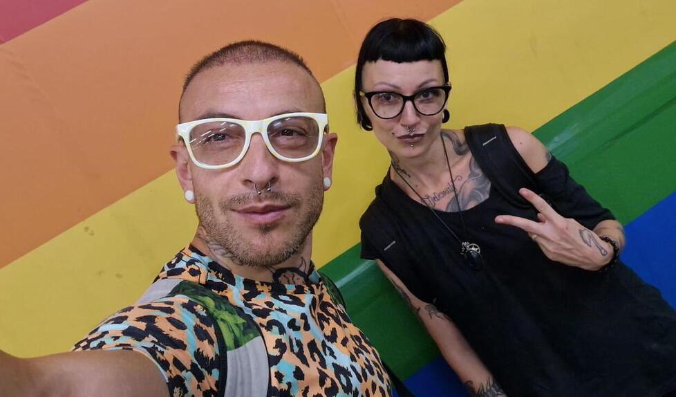 Simone Romano portavoce del gruppo di artigiani e negozianti di via Garibaldi e la moglie Elena Bertone