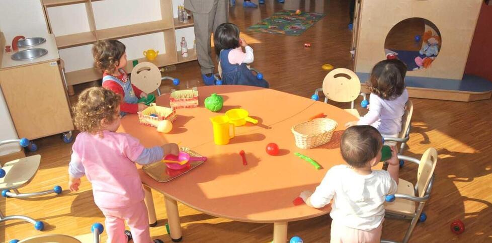 Reggio Emilia, 324 bambini in lista d’attesa per il nido: «Speriamo che ci aiuti la Regione»