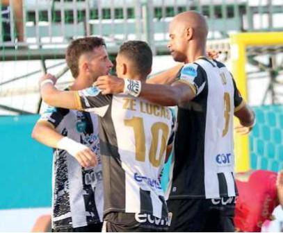 
	I bianconeri festeggiano dopo un gol alla Roma

