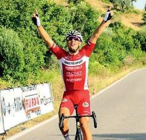 
	Bruno Sanetti all&rsquo;arrivo tutto solo al traguardo di Montemassi&nbsp; (foto Roberto Malarby)

