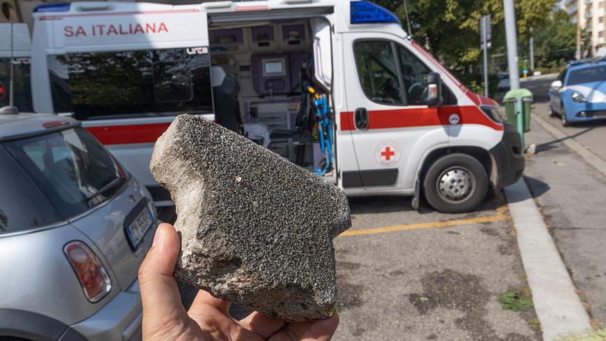 Modena, pietre e sassi contro i volontari della Croce Rossa