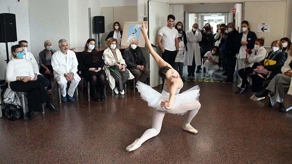 Nella foto, una performance di danza classica al quarto piano del Monoblocco (foto d’archivio)