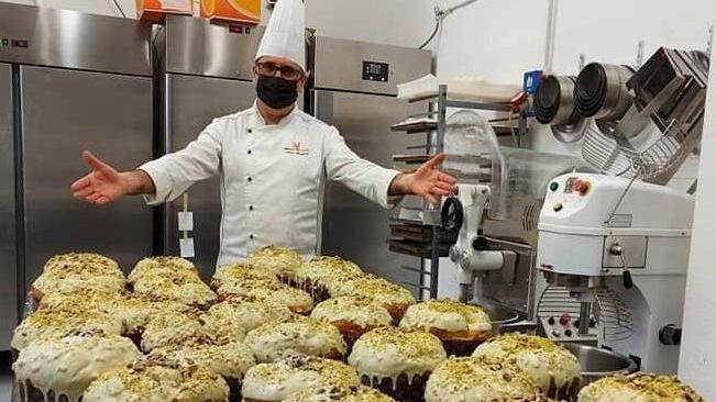 «A Livorno i panettoni d’agosto, anche al ponce». Ecco Forapianti, il pasticciere creativo