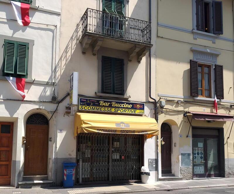 Lo storico bar tabacchi di Porta al Borgo