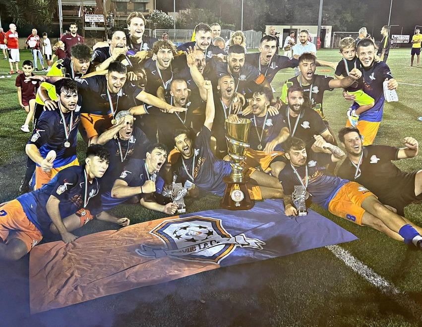 I giocatori del rione Le Case festeggiano