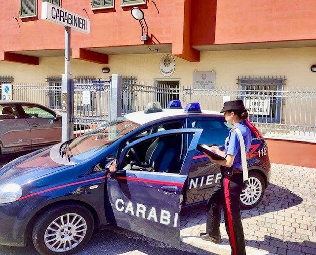 Carrara, entrano nella villa dell’avvocato e portano via un anello di valore