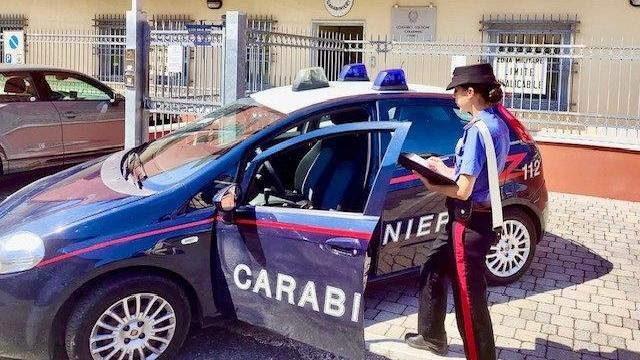 Carrara, entrano nella villa dell’avvocato e portano via un anello di valore