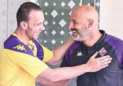 
	L&rsquo;abbraccio tra Arthur Melo e Vincenzo Italiano al Viola Park (Foto Acf Fiorentina)

