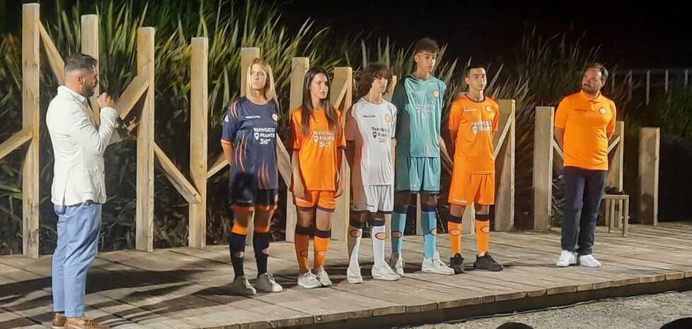 Nella foto la presentazione delle nuove maglie
