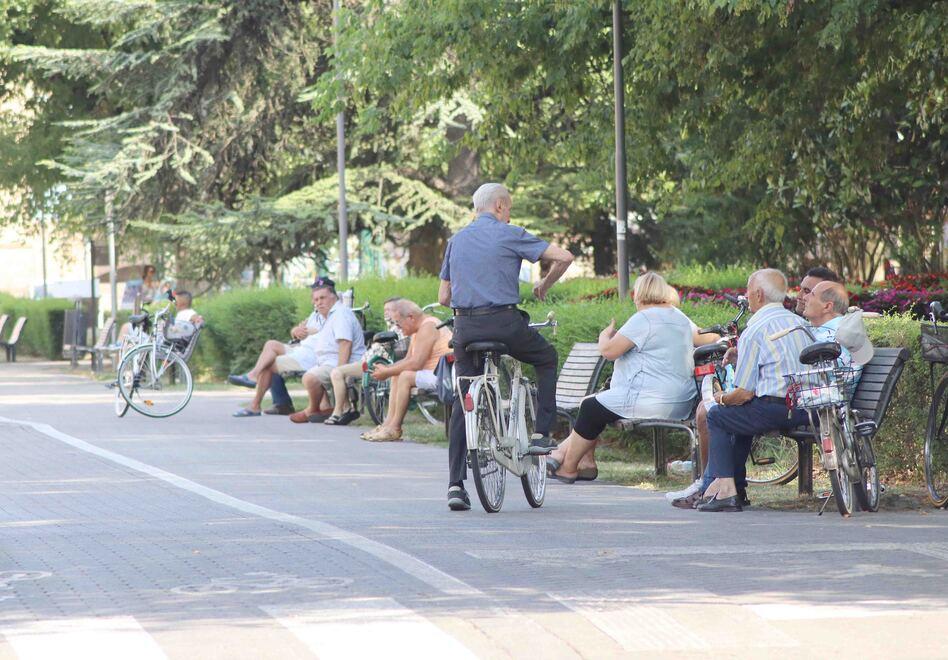 Ferrara, il caldo porta solitudine: «Così aiutiamo anziani e fragili»