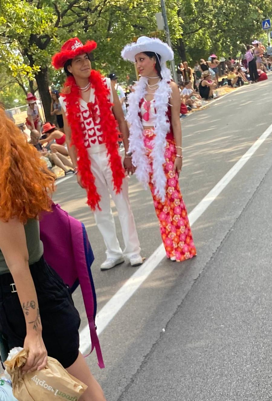 Colori, paillettes e stravaganze