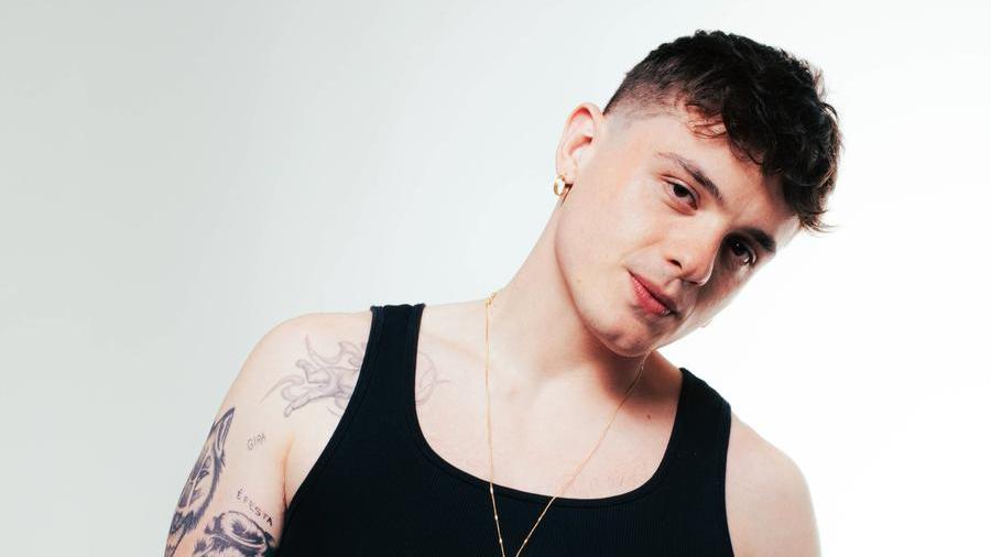 Il rapper Olly sbarca in Sardegna