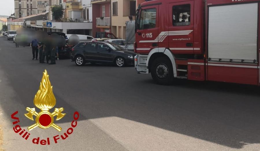 Ittiri, si schiantano sulle auto in sosta: nessun ferito