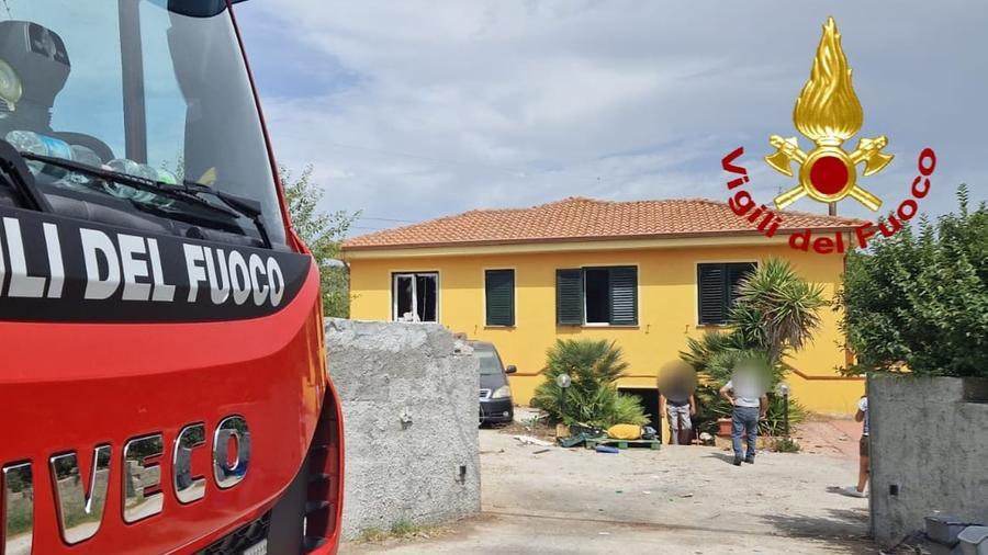 Florinas, esplosione in casa: ferita una donna
