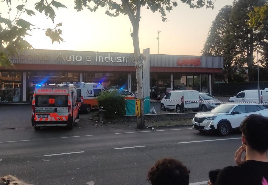 Vignola. Moto schizza dopo l’incidente e centra una famiglia: una 53enne muore sul colpo