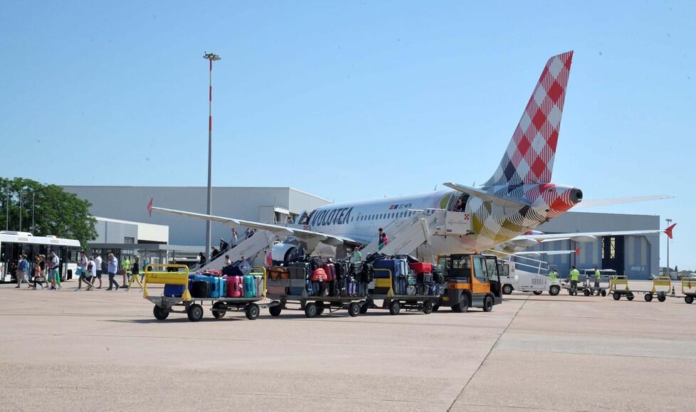 «C’è una bomba nel bagaglio»: a Olbia il brutto scherzo di due 30enni