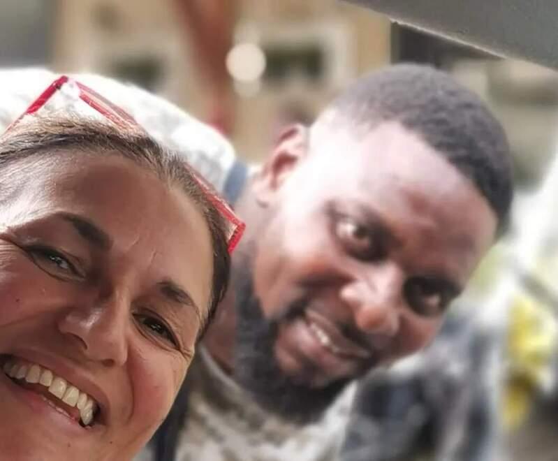 
	Il selfie scattato da Laura Anastasia con Emanuele dopo il caff&egrave; offerto

