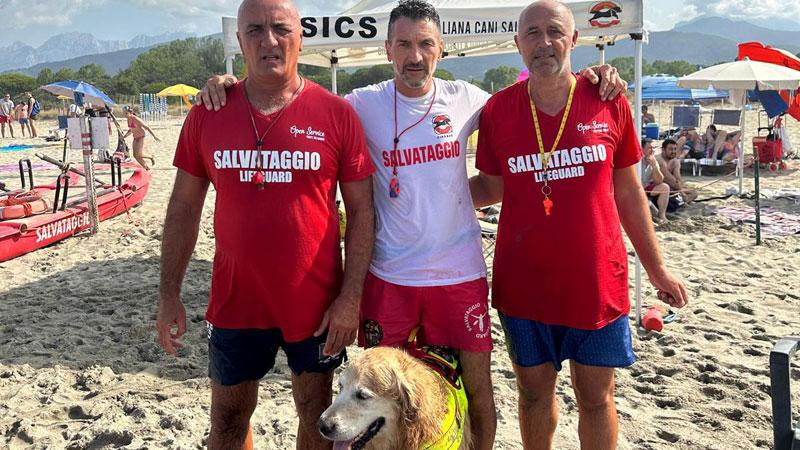 Forte dei Marmi, c’è bandiera rossa ma si tuffano: due giovani rischiano di annegare