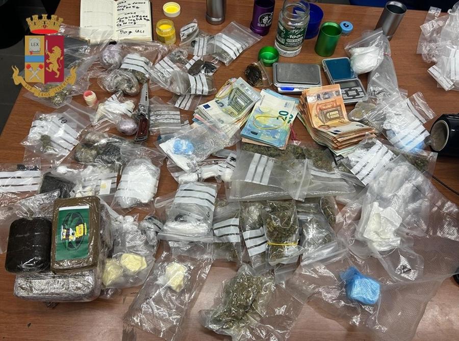 Affittano una villetta a Villasimius per spacciare droga ai turisti: in cella 22enne e 18enne di Cagliari