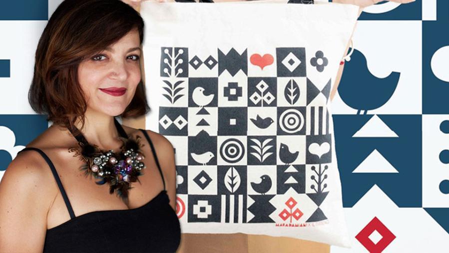 la borsa realizzata da Mara Damiani (nella foto) in esclusiva per il Tirreno e in vendita in edicola a 9,50 euro più il prezzo del quotidiano