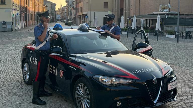 Cento, anziano solo soccorso dai carabinieri