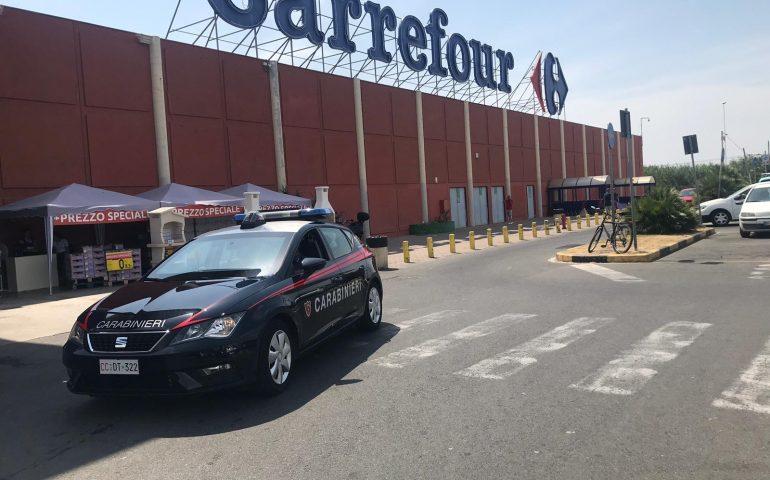 Infarto mentre guida nel parcheggio del centro commerciale: pensionato muore a Quartucciu