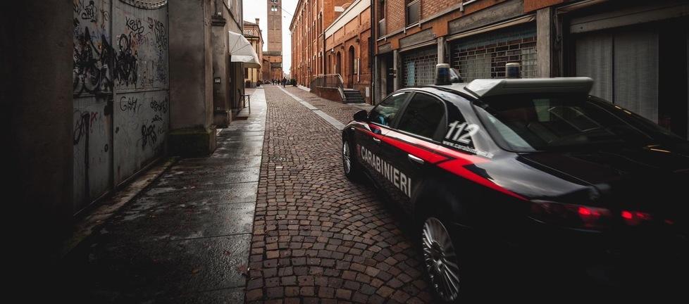 Carpi. «Pedinata da alcuni uomini in centro: ho avuto paura» 