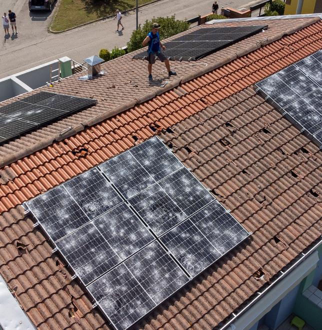 Grandine sul fotovoltaico. Impianti non assicurati: salasso da migliaia di euro