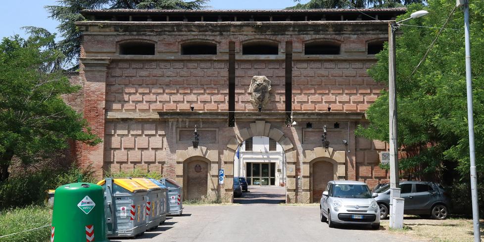 Castelfranco, detenuto sequestra un agente 