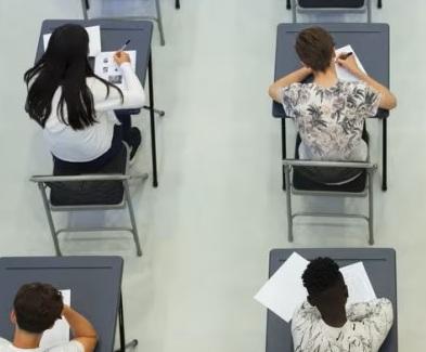 «Esami di riparazione ad agosto», poi il ministro ci ripensa. Cosa sta succedendo nel mondo della scuola