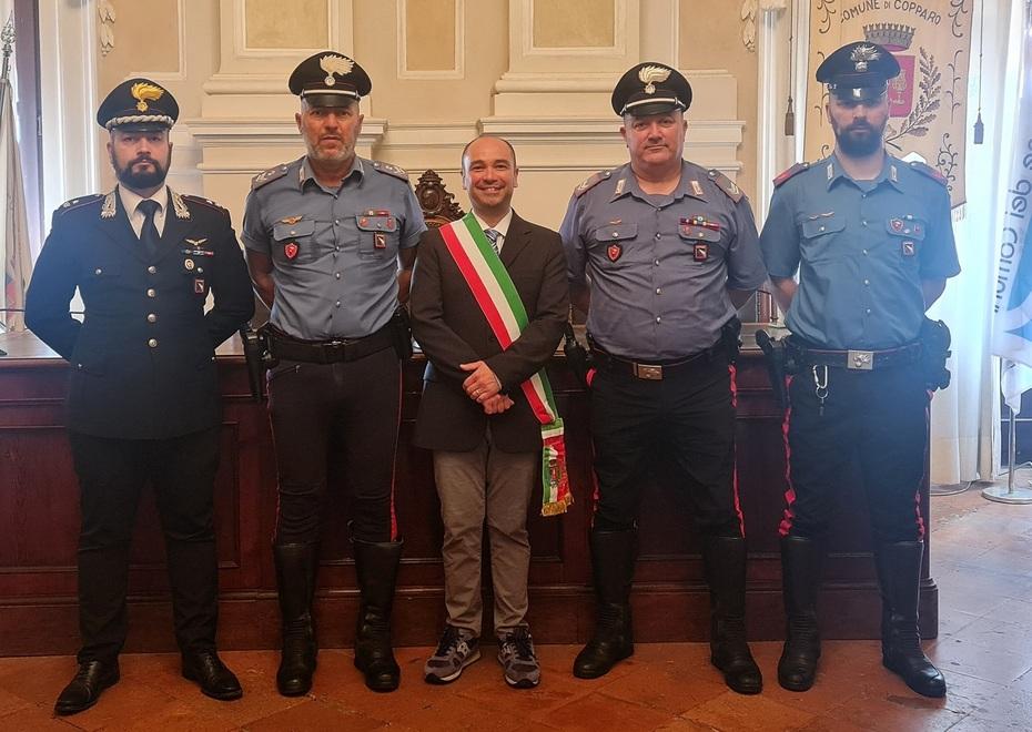 Copparo. Salvano la vita a due giovani donne, tre carabinieri premiati dal sindaco<br type="_moz" />
