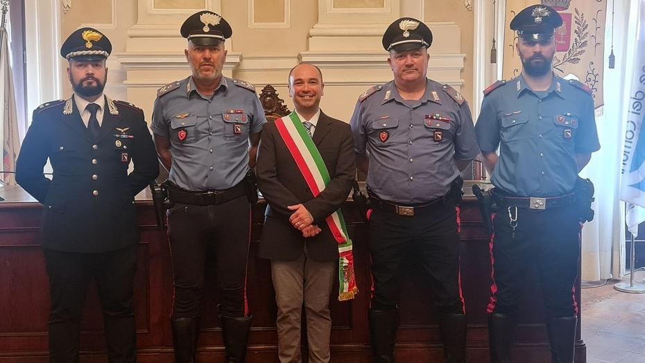 Copparo. Salvano la vita a due giovani donne, tre carabinieri premiati dal sindaco<br type="_moz" />
