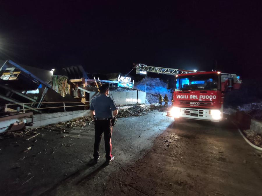 Canossa, rogo divampa alla Sicem Saga. Danni ingenti