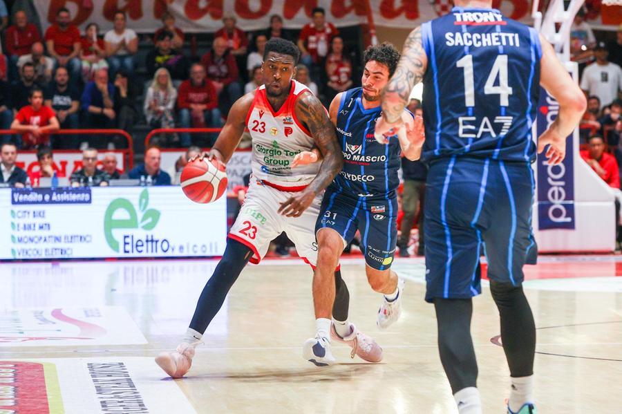 Varnado resta in A con Estra Pistoia