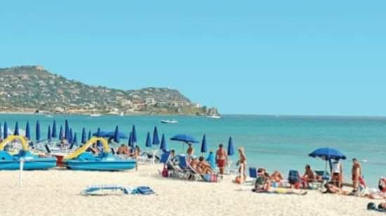 Malore per il gran caldo: l’insigne grecista Ugo Criscuolo muore sulla spiaggia di Geremeas