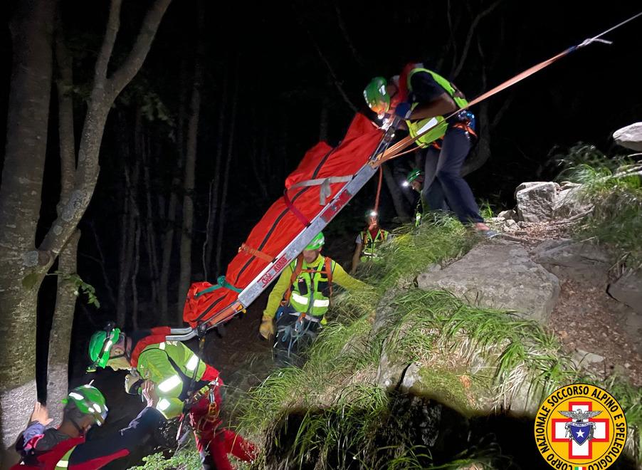 Cade durante l’escursione in vetta: livornese salvata a Reggio Emilia