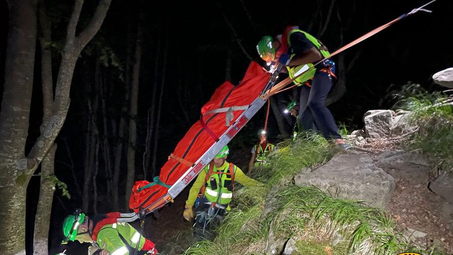 Cade durante l’escursione in vetta: livornese salvata a Reggio Emilia