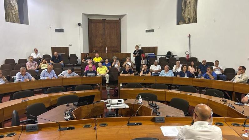 La riunione infruttuosa del sindaco con le parti sociali